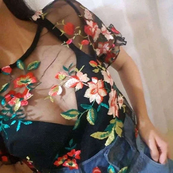 NWOT ✅️ Ruffle Cuff Embroidery Sheer Top - Picture 2 of 9